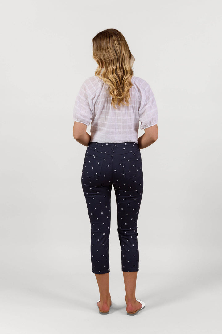 S271LW Navy Daisy - Skinny Leg 7/8 Length Lightweight Pull-On - Vassalli