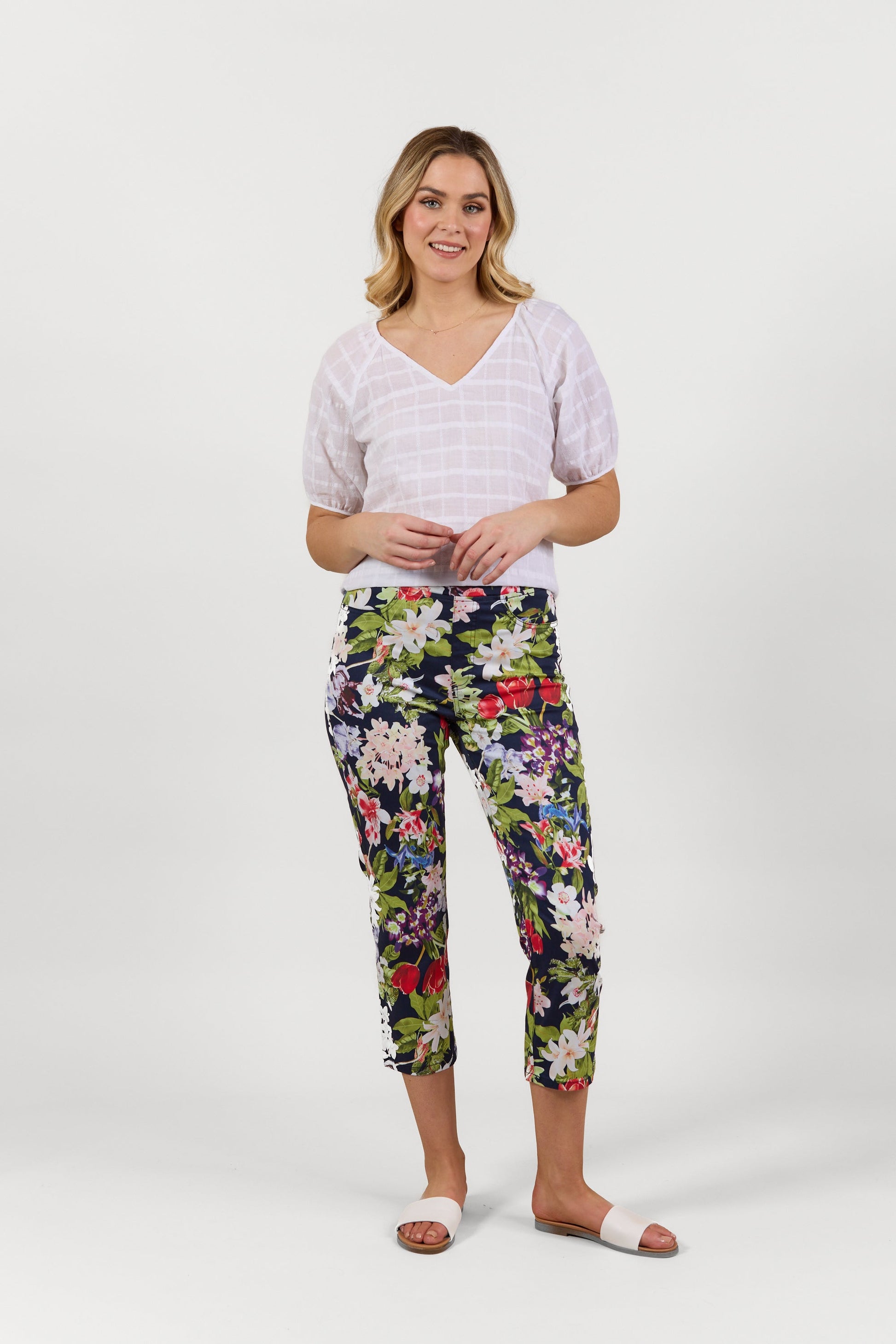 S274LW Tulip - Slim Leg 7/8 Length Lightweight Pull-On - Vassalli