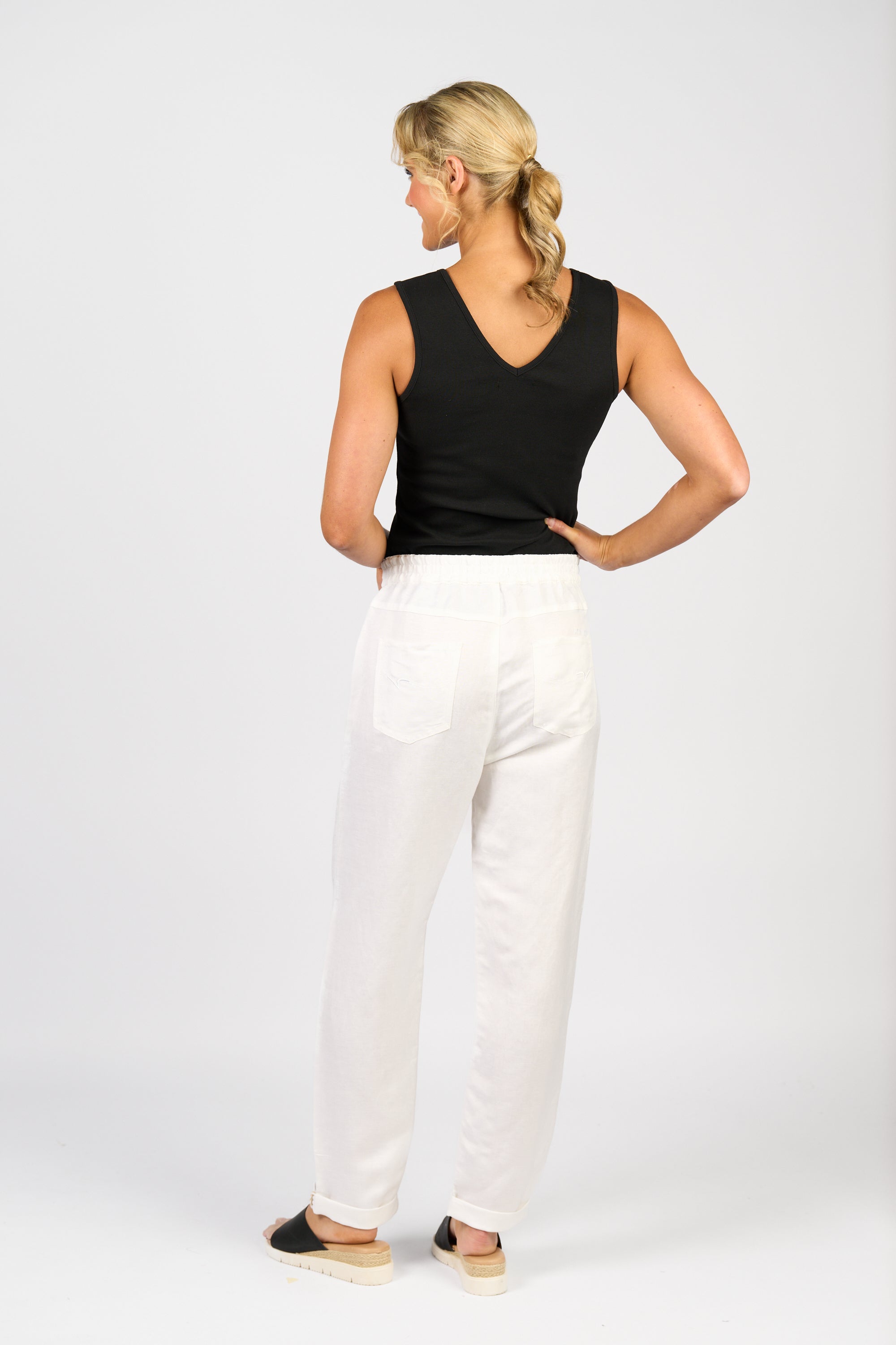 5016 Ankle Grazer Pant - White - Vassalli