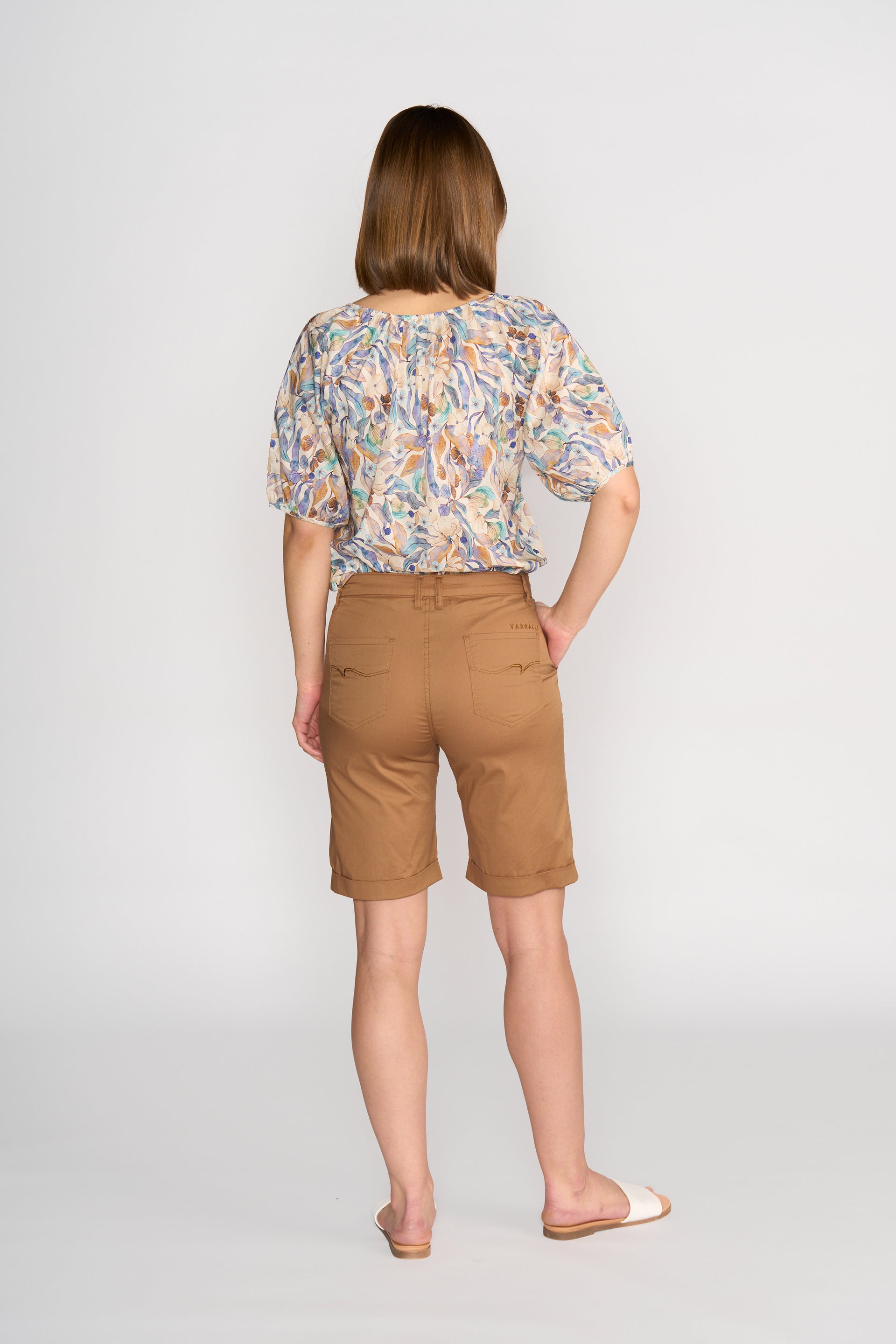 5775A Above Knee Short - Pecan - Vassalli