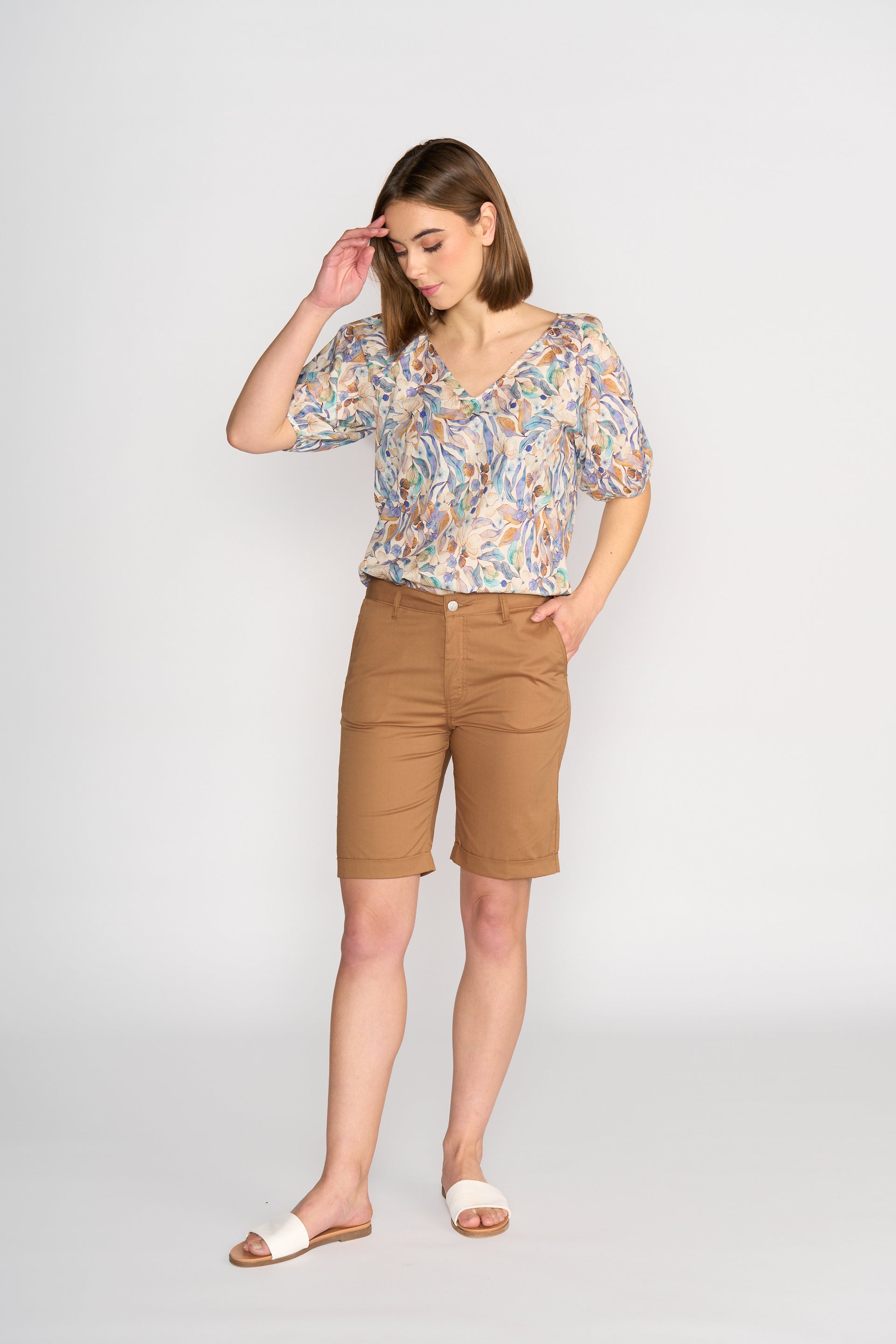 5775A Above Knee Short - Pecan - Vassalli