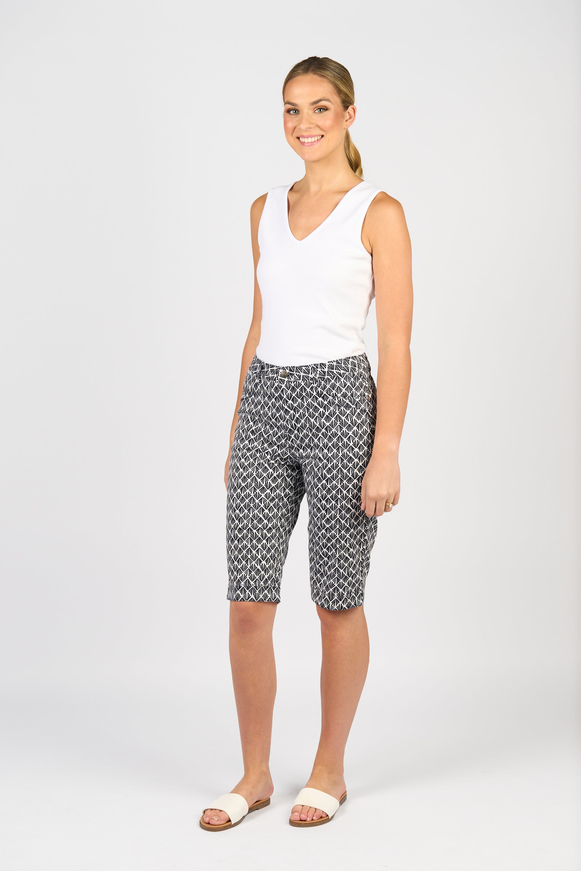 H1001ALW Lightweight Shorts - Fan - Vassalli